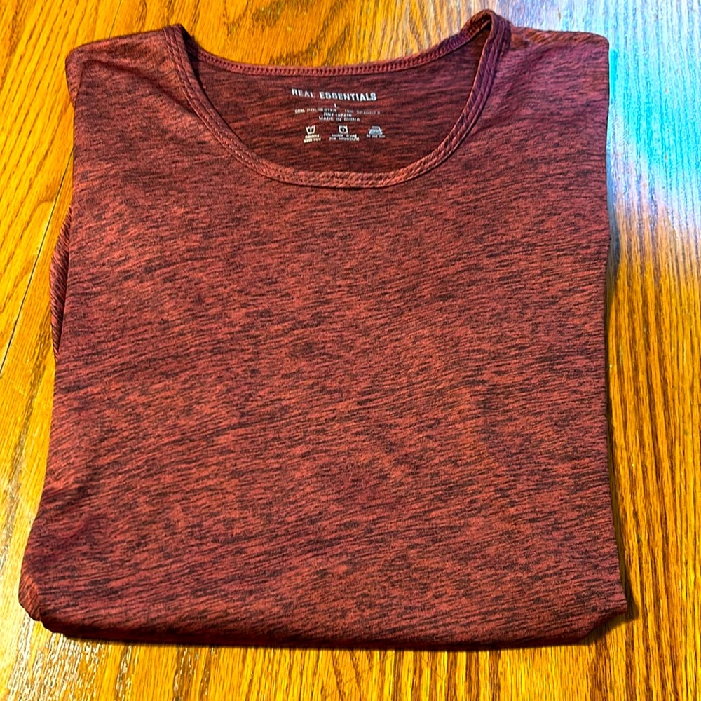 Tee shirt. Maroon with black specks. Size L.